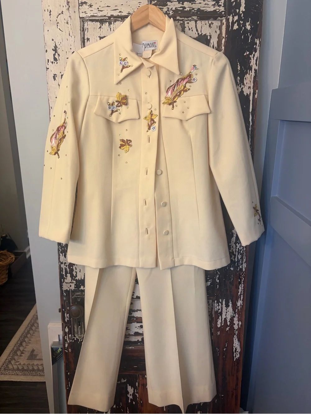 Vintage Domani Western  yellow Embroidered Floral pantsuit. Size 12. 50/60’s